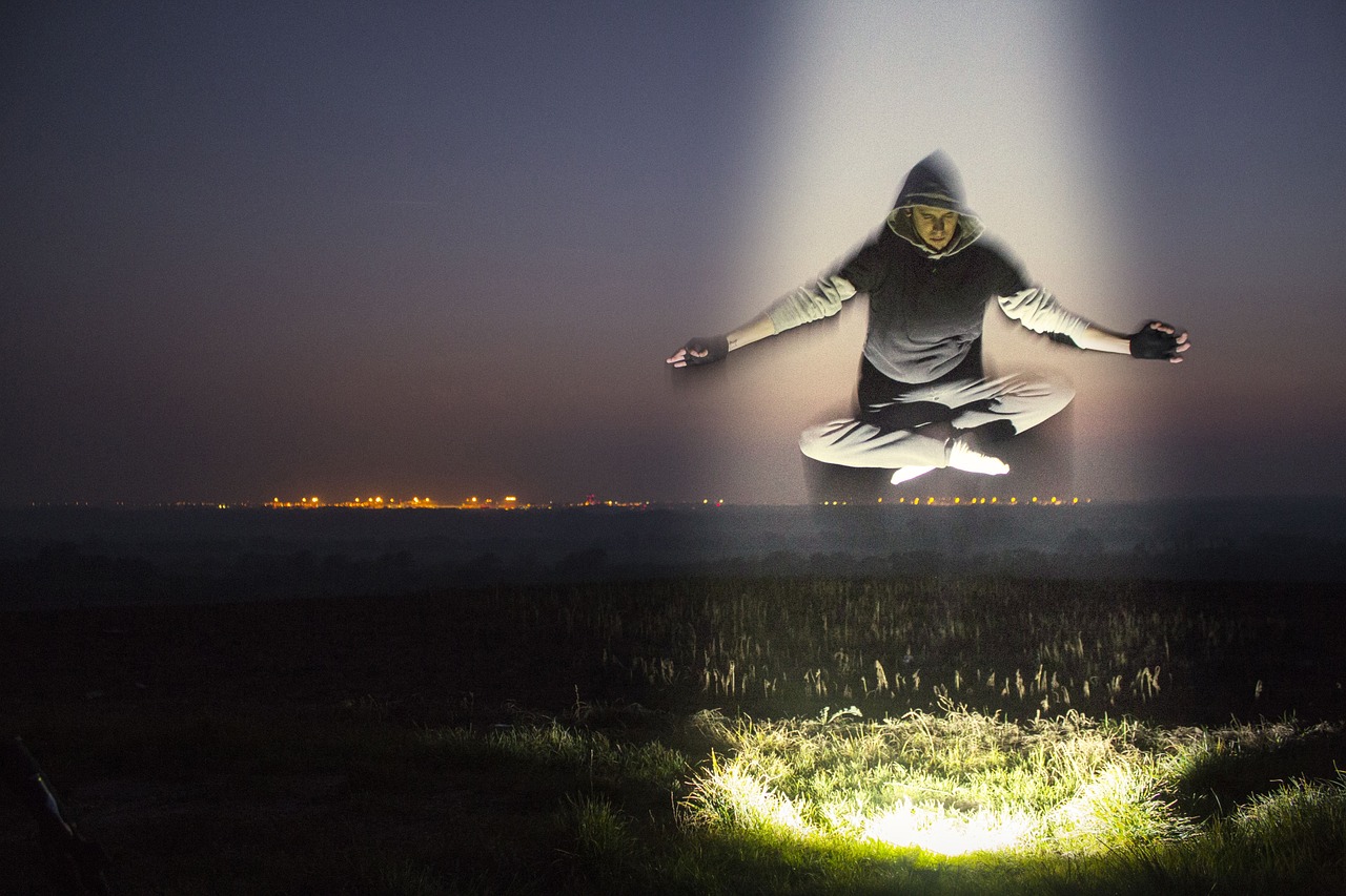明星光环背后的真实生活揭秘，待遇与日常的双重面貌