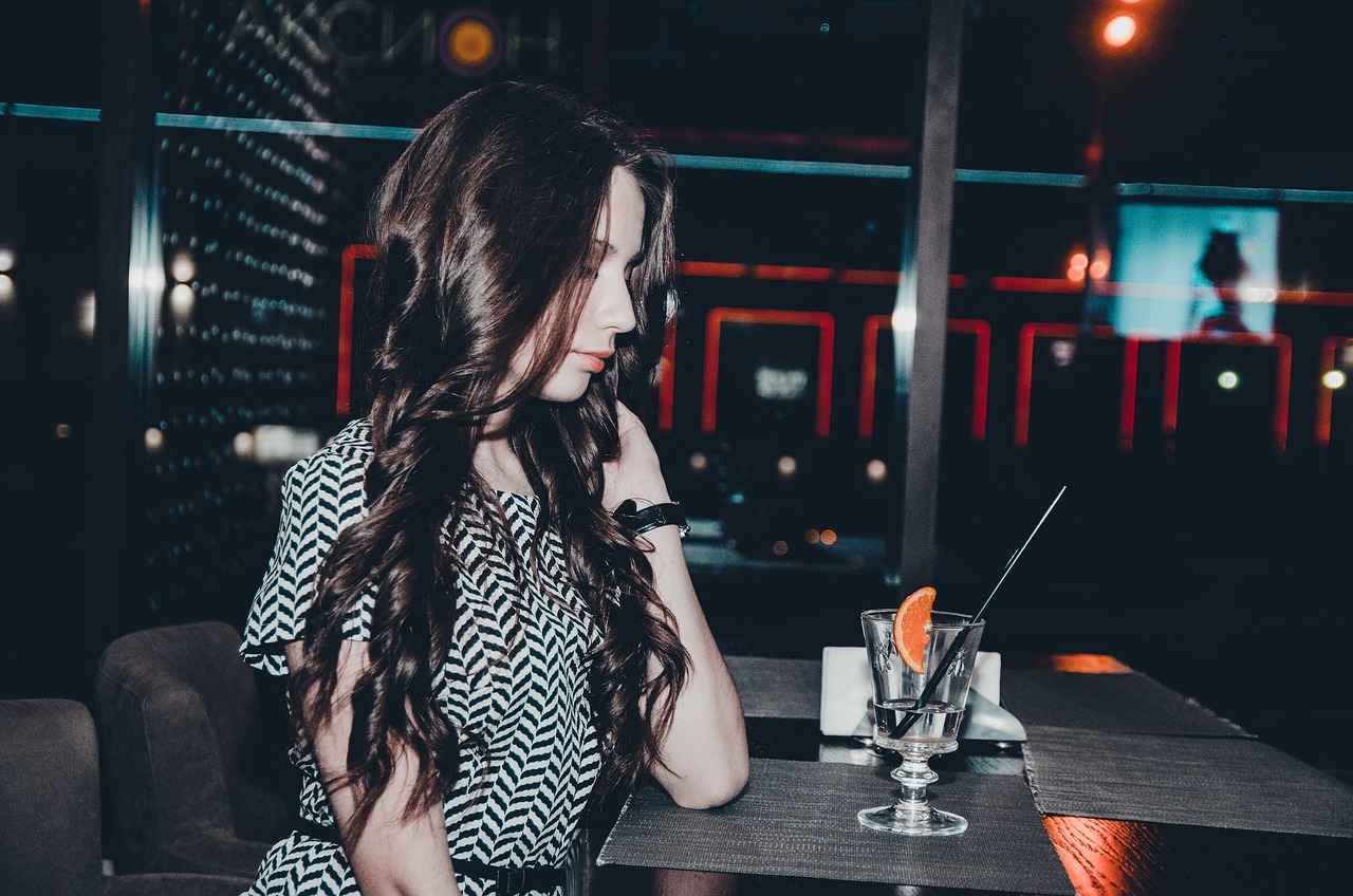 揭秘女明星背后的故事，挠脚心趣事与背后的真相探索