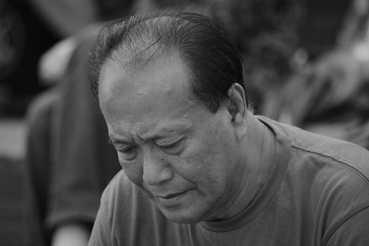 演员魏巍，四月艺术之光闪耀绽放